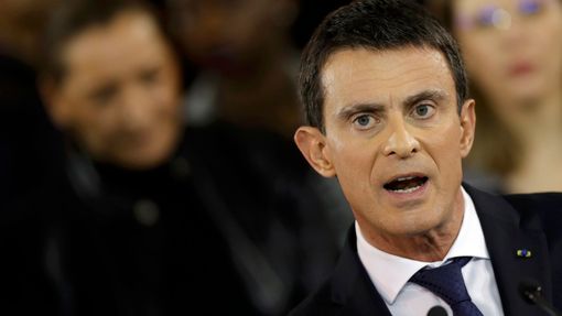 Premiér Manuel Valls oznamuje, že odstoupí a bude kandidovat na francouzského prezidenta.