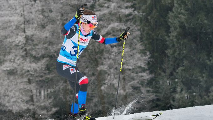 Kateřina Razýmová při desítce v SP v běhu na lyžích v Novém Městě na Moravě (2020).