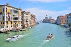 Benátky - loď - kanál - laguna