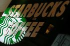 Starbucks přestane používat plastová brčka, vymění je za recyklovatelná víčka