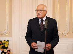 Václav Klaus nechce být poslední v Evropě, ale na podpis Lisabonu nespěchá