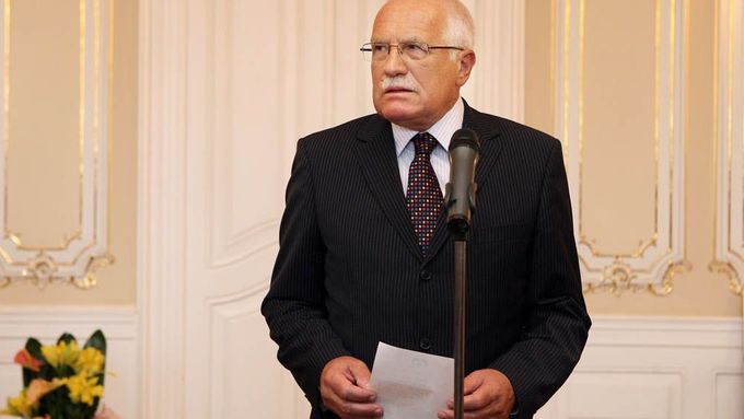 "ÚS vědomě a záměrně prohlubuje politickou krizi v naší zemi," myslí si prezident Václav Klaus.