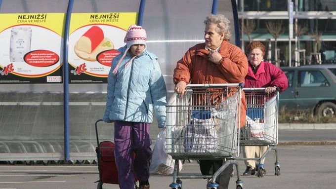 Vysoké ceny trápí všechny Evropany. Na nakupování v hypermarketech ale nezanevřeli. Ilustrační foto.