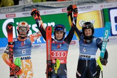 Těsný souboj Shiffrinové s Vlhovou. Večerní slalom ve Flachau vyhrála Američanka