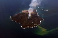 Sopka vytváří u Japonska nový ostrov. Vědce fascinuje