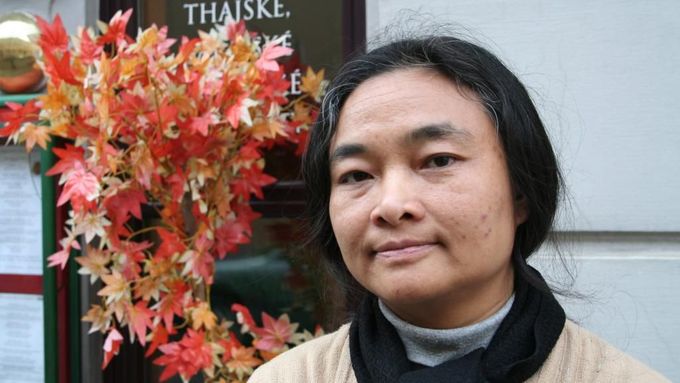 Hseng Noung přijela do Prahy na pozvání filmového festivalu Jeden svět, který z ní na týden učinil porotkyni