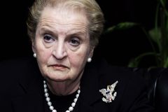 Tři obrazy Madeleine Albrightové