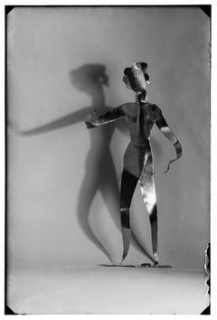 Josef Sudek: František Tröster – Žáci, reklamní kovová figura, asi 1935, negativ na skleněné podložce, Ústav dějin umění AV ČR.