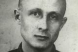 Pravomil Raichl jako vězeň komunistického režimu v roce 1951. Později přezdívaný český "hrabě Monte Christo" - uprchl z jedné z nejpřísněji střežených komunistických věznic v Leopoldově. Za mřížemi se Raichl ocitl po StB vyprovokované "Mostecké špionážní aféře", která napomohla komunistickému puči 25. února 1948.