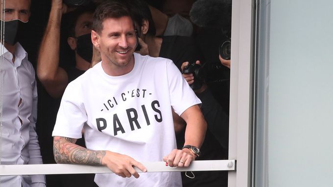 Messi na letišti v Paříži