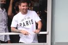 Lionel Messi arrives in Paris to join Paris St Germain