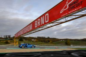 Foto: Jak se krotí 610 koní na brněnském autodromu. Zkoušeli jsme tam nejrychlejší verze Audi R8