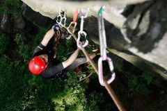 V Českém ráji spadla horolezkyně ze dvaceti metrů