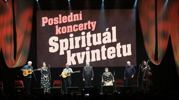 Rozlučka Spirituál kvintetu v Lucerně: Co píseň, to základní kámen českého folku