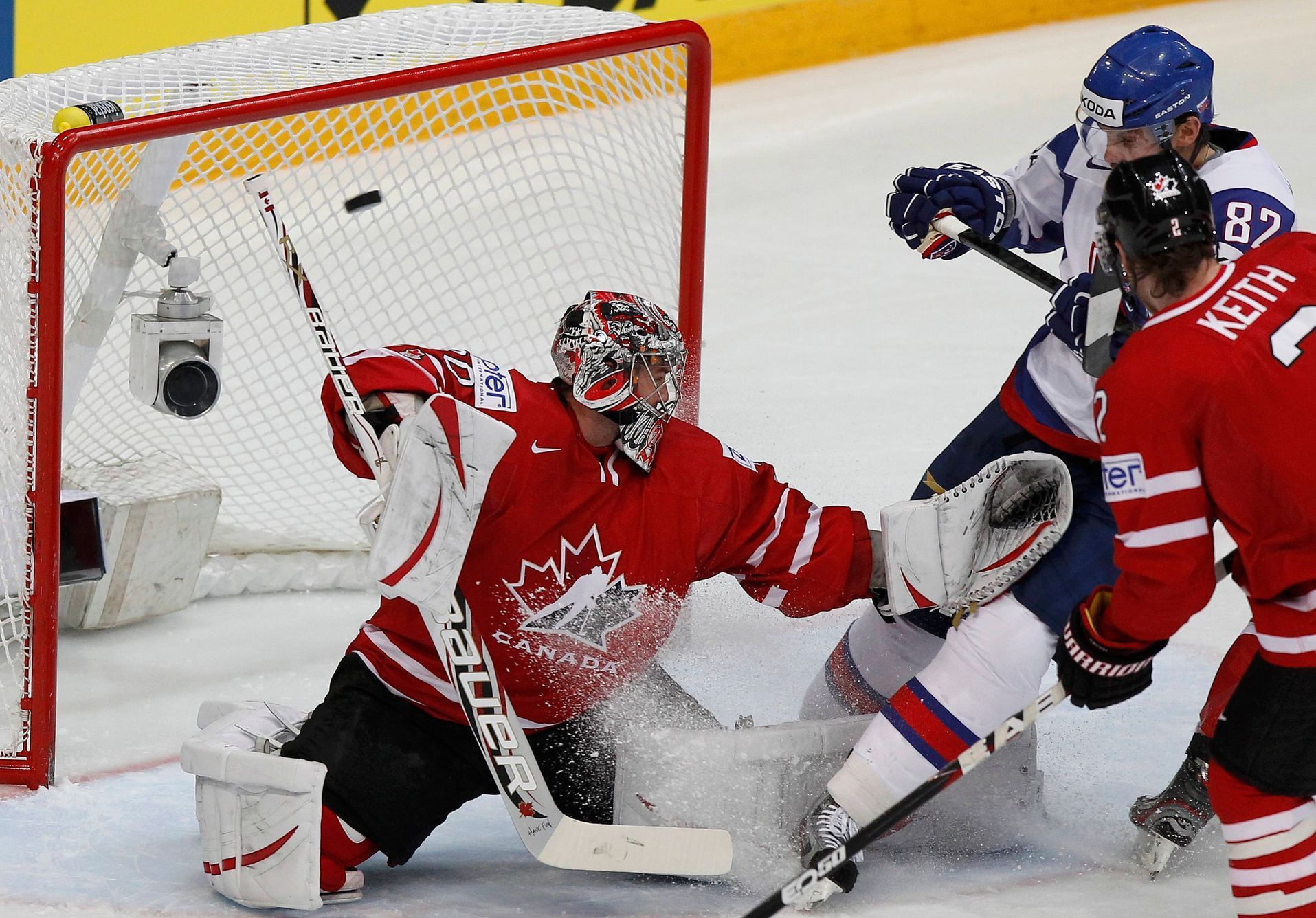 Kopecký dává gól v zápase Kanada - Slovensko