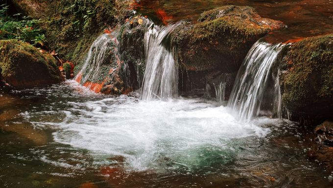 Podzim v Jeseníkách. Divoký kaňon Bílé Opavy patří k nejkrásnějším místům Česka