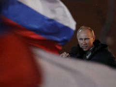 Slzy v očích Vladimira Putina na Manéžním náměstí.