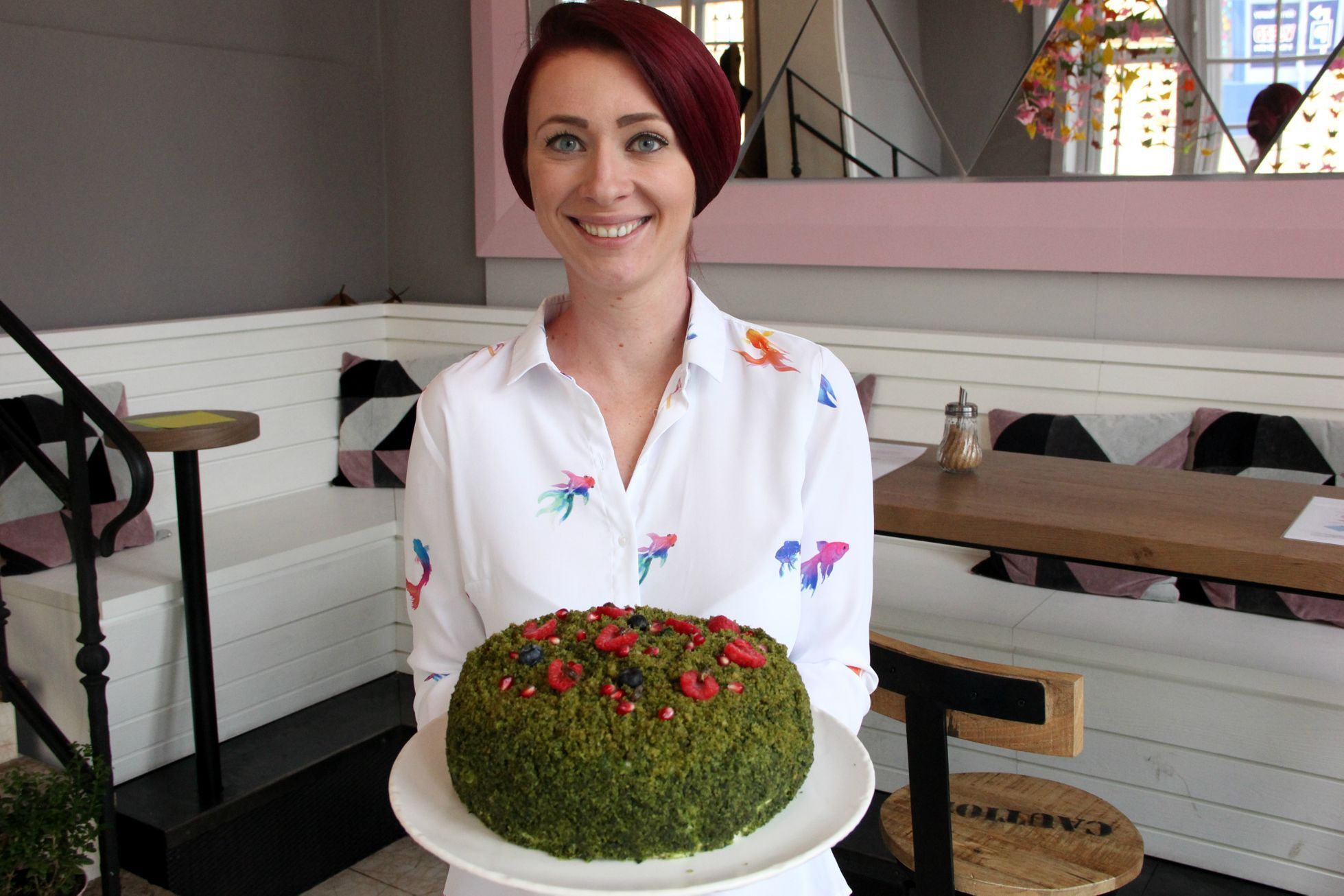 Šárka Divácká se svým mechovým dortem.