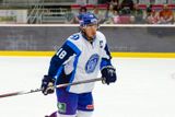 Jonathan Cheechoo, bývalá hvězda NHL, už v Minsku dělá kapitána. Ve čtvrtečním duelu se ale neprosadil.