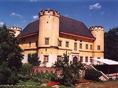 Perlou Osoblažska je i Dívčí Hrad. Na ten si dělají nároky Maltézští rytíři