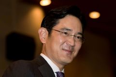 Korejský žalobce rozšířil obvinění proti šéfovi Samsung Group, měl tajit zisky z kriminální činnosti