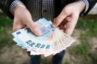 Nové porovnání minimální mzdy v EU: Česko zůstává na konci žebříčku i po rekordním růstu