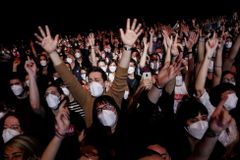 V Barceloně testovali šíření viru na koncertě pro 5000 lidí. Nenakazil se asi nikdo