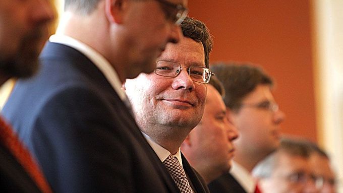 Kalousek a Vondra, kolegové z vlády při jmenování kabinetu na Hradě.