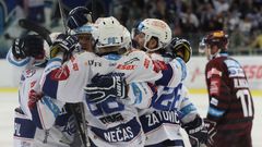 Třinec padl doma s Libercem, Chomutov přestřílel Spartu, Brno deklasovalo Vary a je v čele