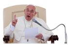 Papež: Evoluční teorie je správná, existenci Boha nevylučuje