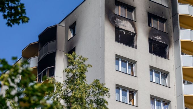 Požár panelového domu vypukl v Bohumíně 8. srpna. Zemřelo při něm 11 lidí, další byli zraněni