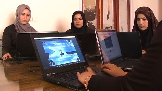 Afghánské programátorky, které vytvořily počítačovou hru Boj proti opiu.