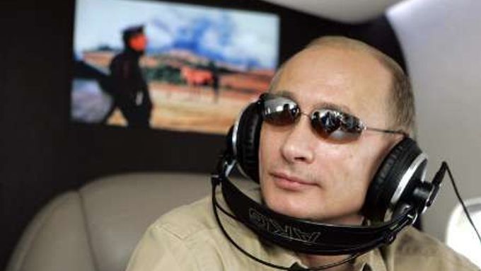 Ruský prezident Vladimir Putin v helikoptéře