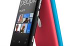 Nokia Lumia 800 má 3,7 palcový dotykový AMOLED display s rozlišením 480x800 pixelů, rozměry 116,5 x 61,2 x 12,1 mm a váží 142 gramů.