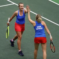 Krejčíková, Siniaková Barbora Krejčíková a Kateřina Siniaková v prvním kole Fed Cupu 2019