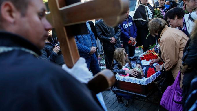 Pohřeb proukrajinského aktivisty v Oděse.