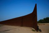 Kvůli nelegálnímu přistěhovalectví byly postaveny zdi...