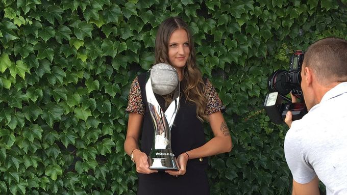 Karolína Plíšková už trofej pro světovou jedničku třímala v roce 2017. Zopakuje si to?