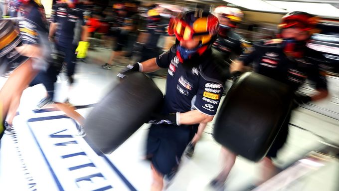 Pro letošní sezonu připravila firma Pirelli nové měkčí směsi, takže opotřebování pneumatik musí týmy formule 1 věnovat ještě více pozornost.