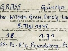 O Grassově členství v SS existovaly doklady již před jeho doznáním, Jako například tento registrační lístek z dubna 1945.