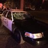 Rozbité policejní auto na demonstraci v Milwaukee