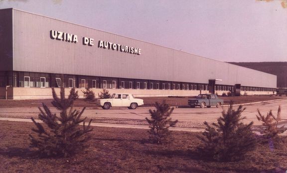 Továrna na výrobu automobilů Dacia v 60. letech.