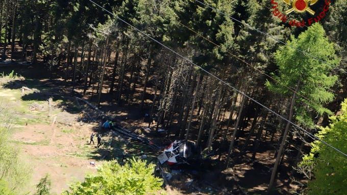 Při nehodě v italských Alpách zemřelo 9 lidí