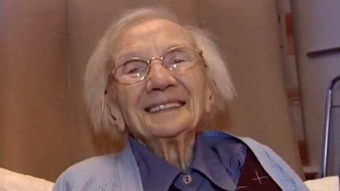 Nejstarší Skotka Jessie Gallanová. Video je rok staré, takže jí bylo "teprve" 108.