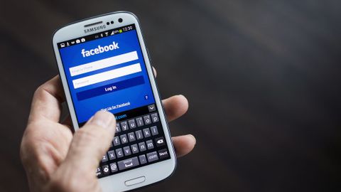 Tech News: Posmrtný Facebook a 23 let internetu v Česku