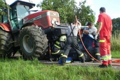Na felicii na Královéhradecku najel traktor
