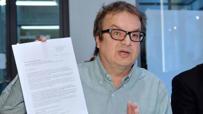 Filip Smoljak, syn Ladislava Smoljaka, se domníval, že články v médiích ho vykreslily negativně jako mstivého dědice.