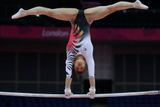 Asijské gymnastky patří tradičně k velkým favoritkám. Na bradlech trénuje Japonka Rie Tanakaová.