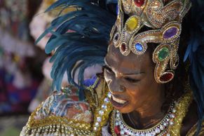 Rej masek a bizarních kostýmů: Karneval v Riu vrcholí