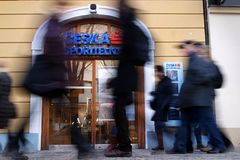 České spořitelně klesl čtvrtletní zisk téměř o desetinu